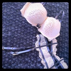 VS bra & garter